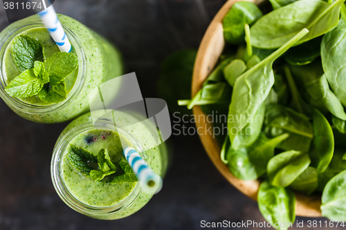 Image of Two green smoothie in the jar