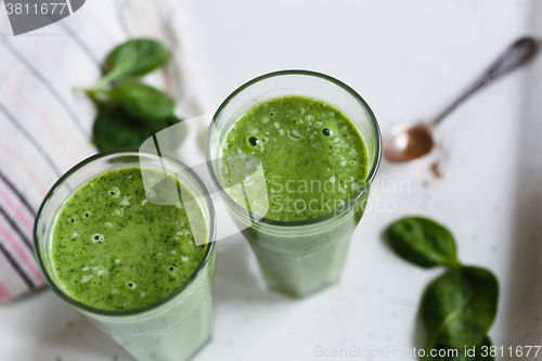 Image of Two green smoothie in the glass