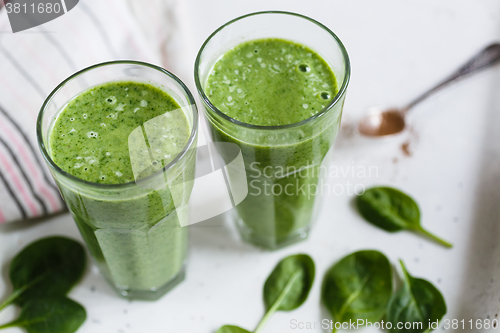 Image of Two green smoothie in the glass