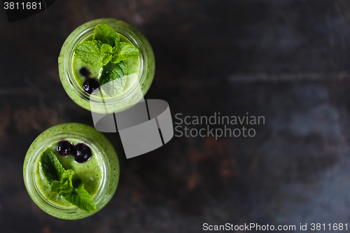 Image of Two green smoothie in the jar