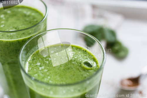 Image of Two green smoothie in the glass