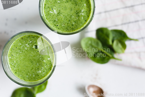 Image of Two green smoothie in the glass