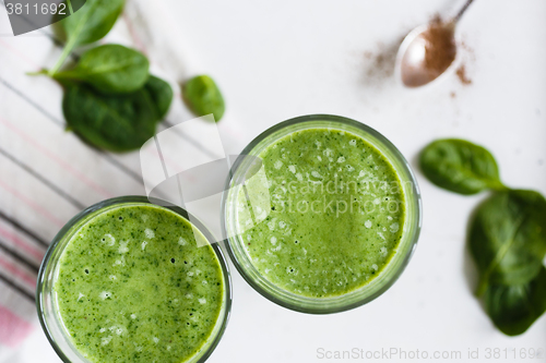 Image of Two green smoothie in the glass