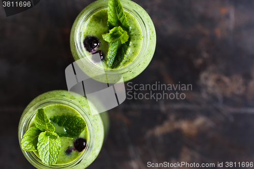 Image of Two green smoothie in the jar