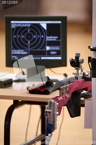 Image of air rifle and 10m target monitor 