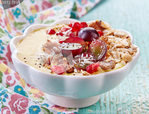 Image of bowl of breakfast smoothie