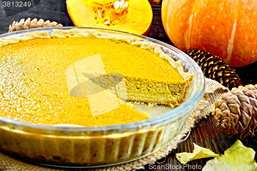 Image of Pie pumpkin in pan on board