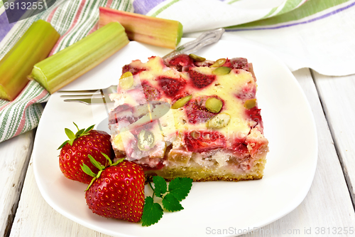 Image of Pie strawberry-rhubarb with sour cream and towel on board