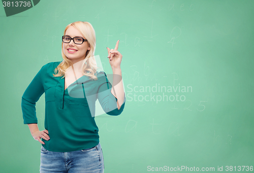 Image of young woman with eyeglasses pointing finger up