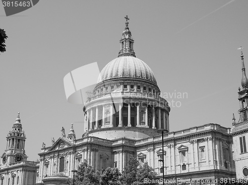 Image of Black and white St Paul Cathedral in London