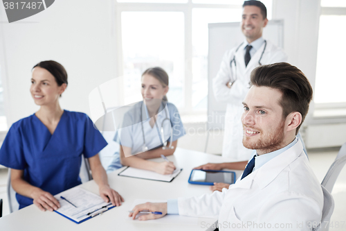 Image of group of doctors on presentation at hospital