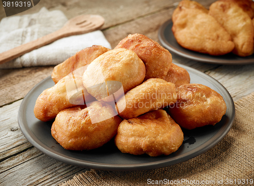Image of plate of fried meat pies belashi