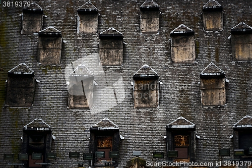 Image of Many windows on the roof