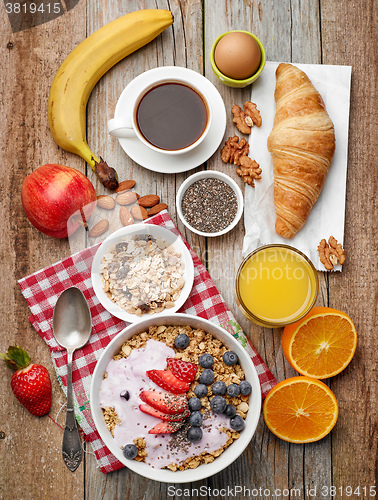 Image of healthy breakfast ingredients