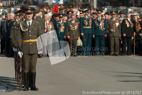 Image of Soldiers of guard of honor at veterans background