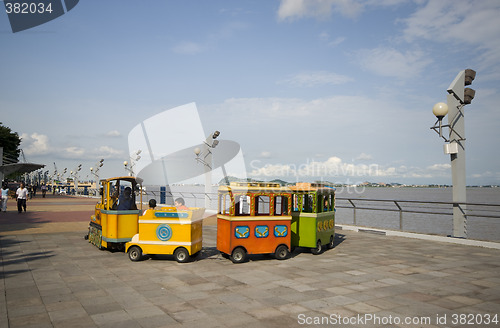 Image of malecon 2000 children train by the sea