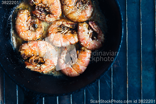 Image of Shrimp fried with garlic and sesame seeds