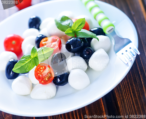 Image of mozzarella with tomato