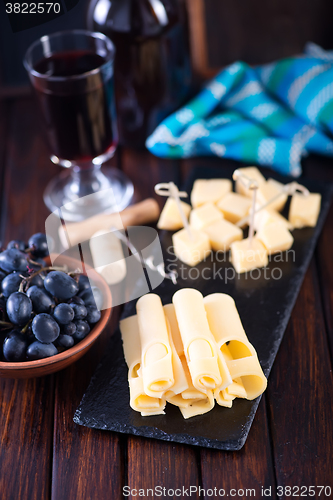 Image of wine with cheese