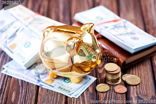 Image of Piggy bank and money