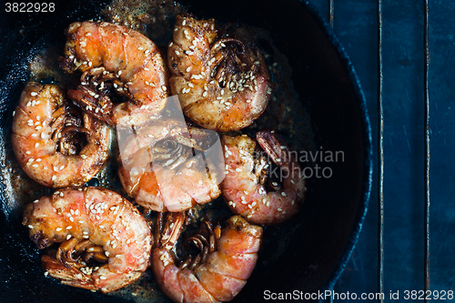 Image of Shrimp fried with garlic and sesame seeds