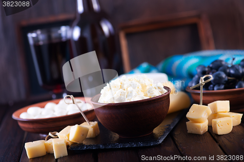 Image of wine with cheese