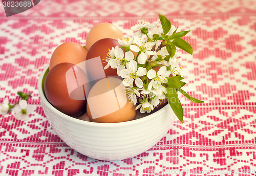 Image of Easter eggs on the table in a ceramic vase.