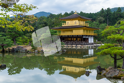 Image of Kinkaku-ji temple in Kyoto, Japan