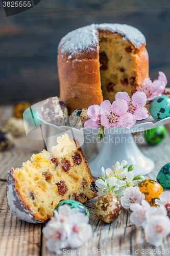 Image of Easter cakes and eggs.