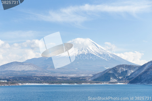 Image of Lake Motosu and Fujisan