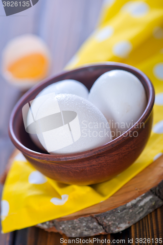 Image of raw eggs