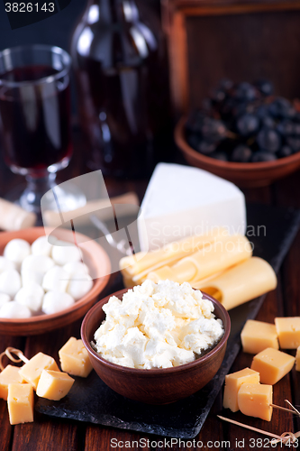 Image of wine with cheese