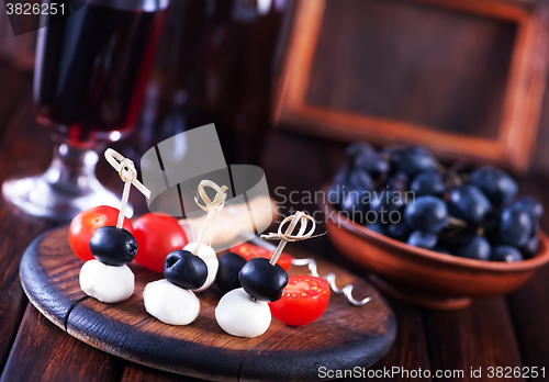 Image of wine with cheese