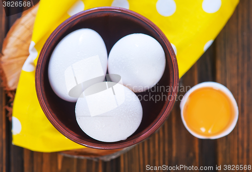 Image of raw eggs