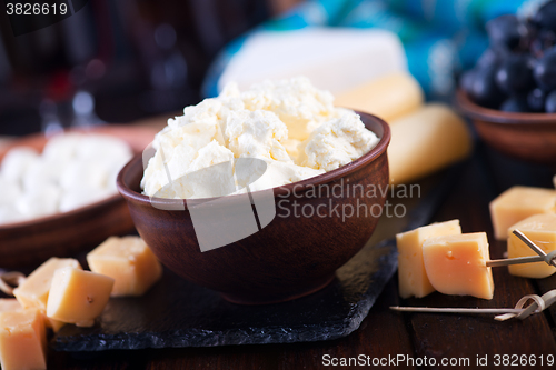 Image of wine with cheese