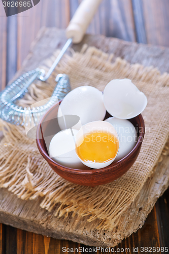 Image of raw eggs