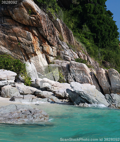 Image of bay with rocks at summer