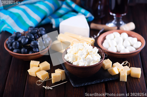 Image of wine with cheese