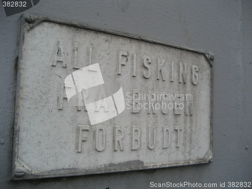 Image of No fishing from the bridge (Norwegian)