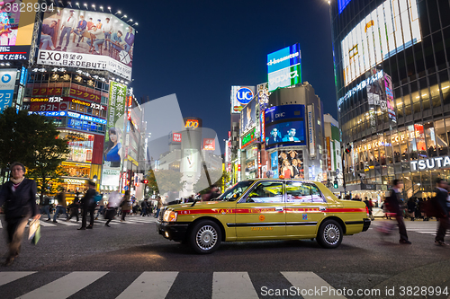 Image of Pedestrians at Shibuya Crossing, Tokio, Japan