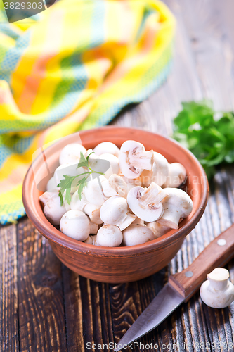 Image of raw mushrooms