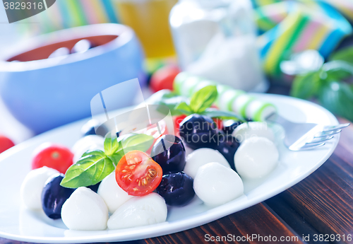 Image of mozzarella with tomato