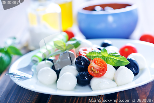 Image of mozzarella with tomato