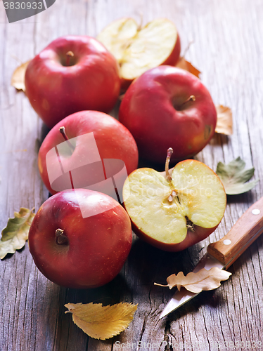 Image of red apples