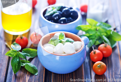 Image of mozzarella with tomato