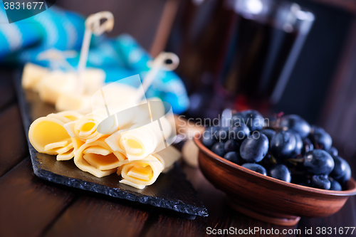 Image of wine with cheese
