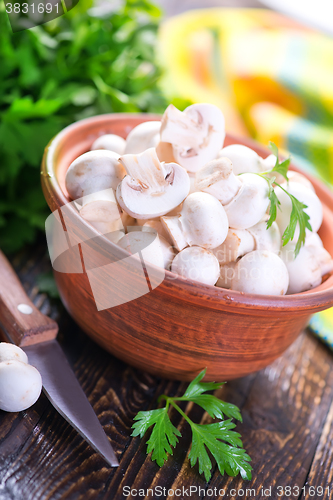 Image of raw mushrooms