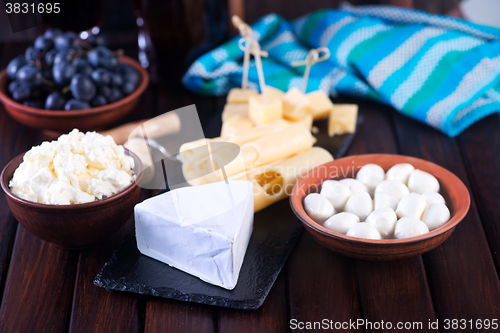 Image of wine with cheese