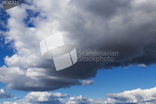 Image of clouds in the sky 