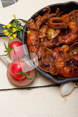 Image of fresh seafoos stew on an iron skillet